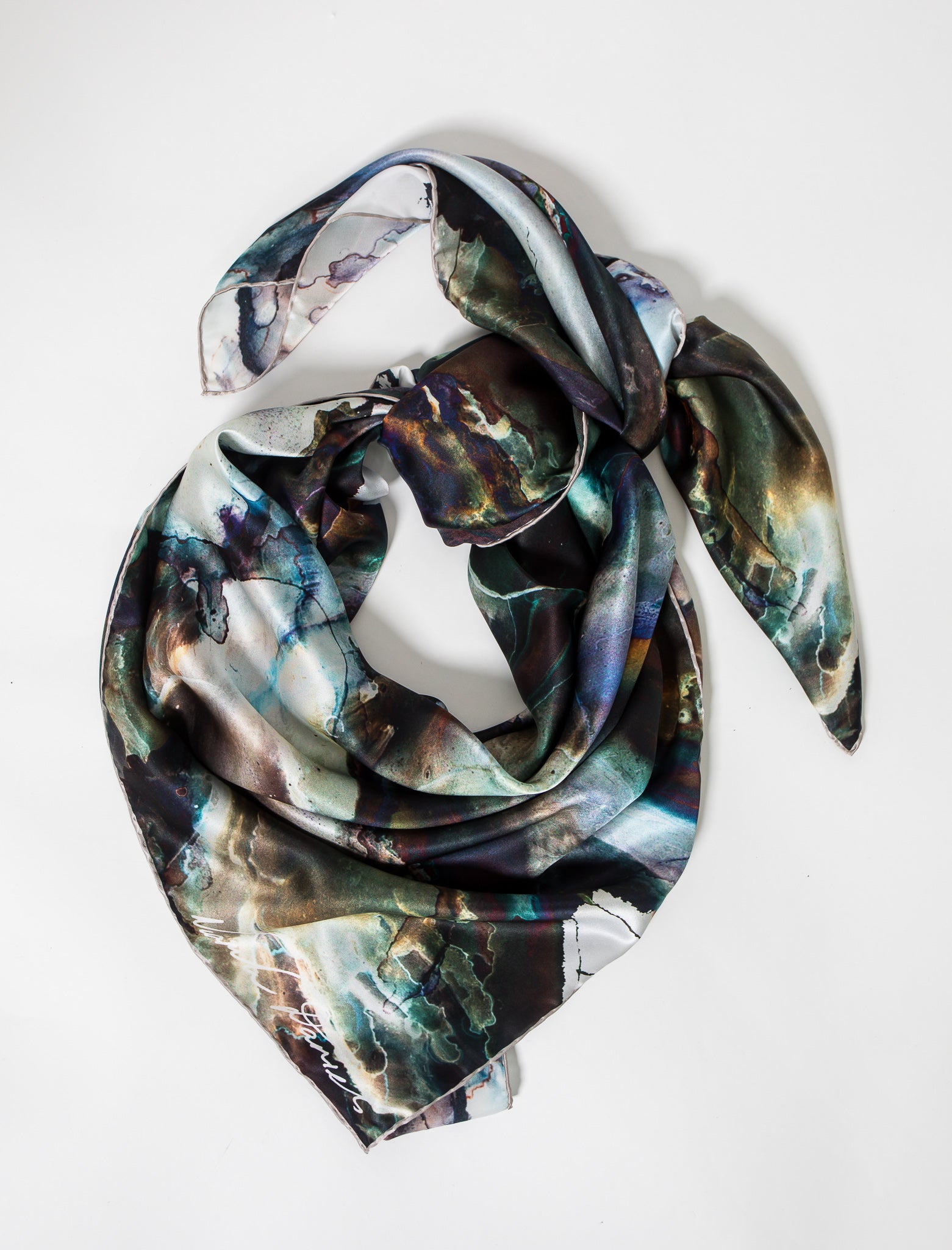 Niamh Daniels - Féileacán XL Silk Square scarf